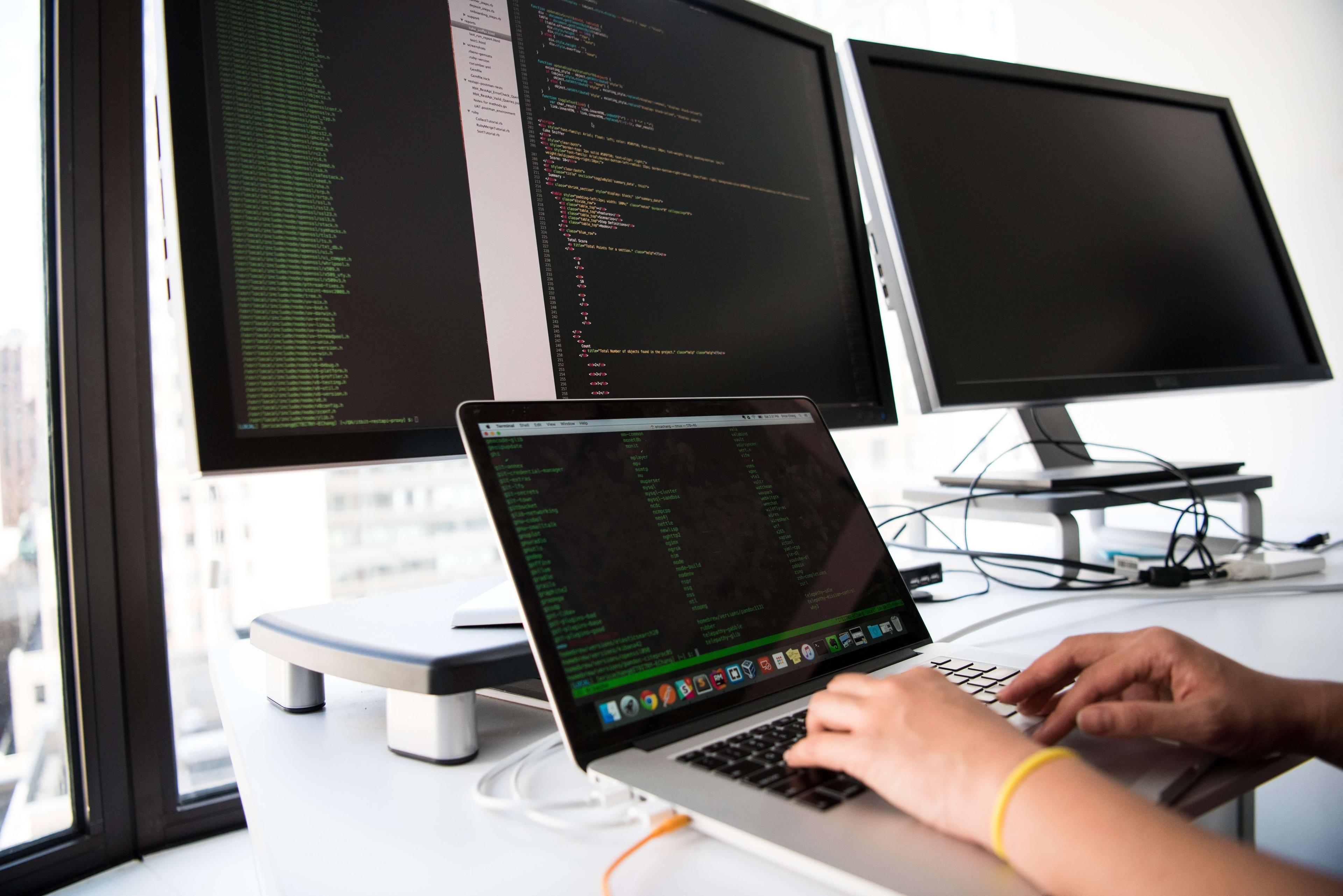 Das große Fragezeichen: Standardsoftware vs. individuelle Entwicklung?